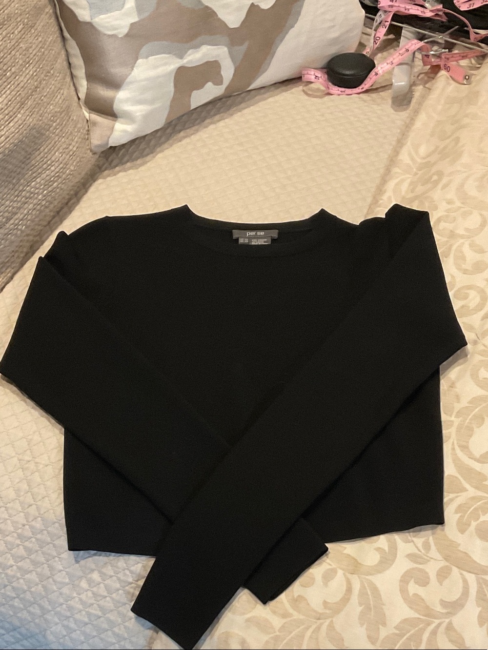 Per Se Black Crewneck Sweater